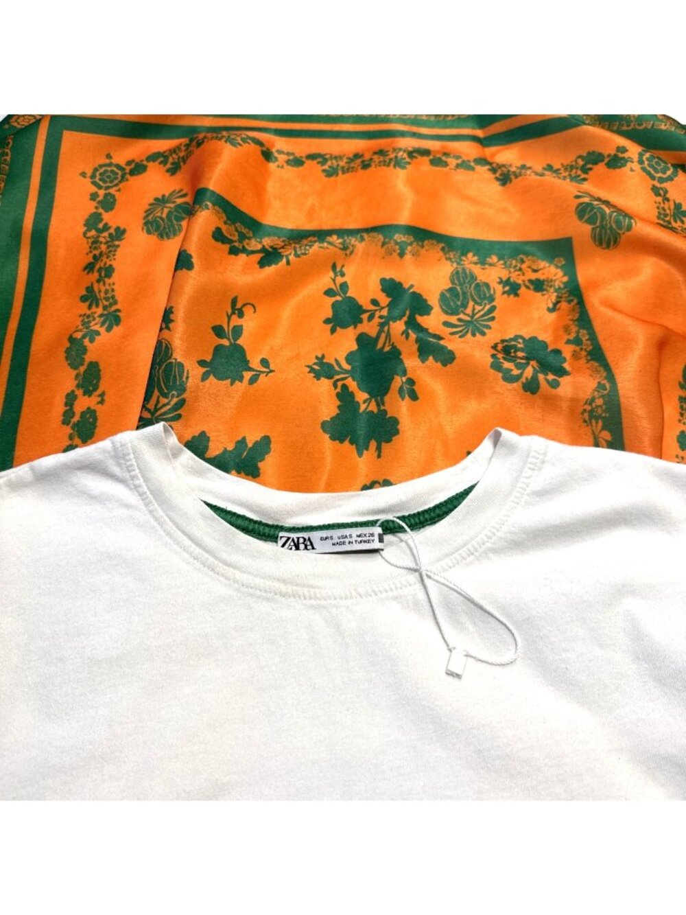 Zara Scarf White Front T-shirt Short Sleeves Size Small
